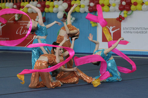 Выступление гимнасток в Нижнекамске на II Международном отборочном турнире «Алина»