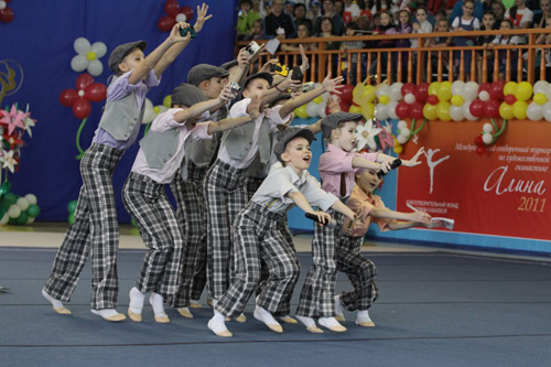 Выступление гимнастов в Нижнекамске на II Международном отборочном турнире «Алина»
