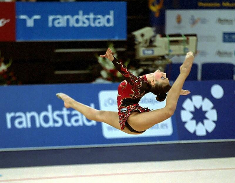 Алина Кабаева в прыжке