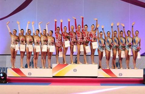 Награждение спортсменок в Штутгарте на Кубке мира по художественной гимнастике